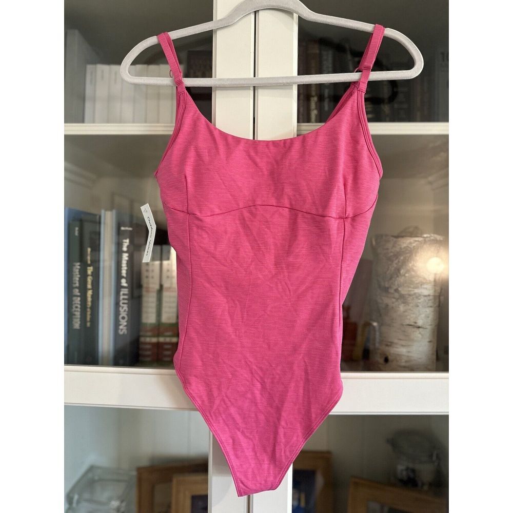 Outdoor Voices Move Free Leotard Bodysuit Cerise‎ Pink Size medium NWT NE…
